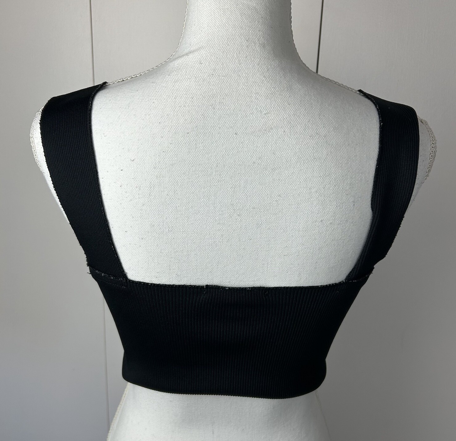 Misguided Women’s Solid Ribbed Square Neck Crop T… - image 4