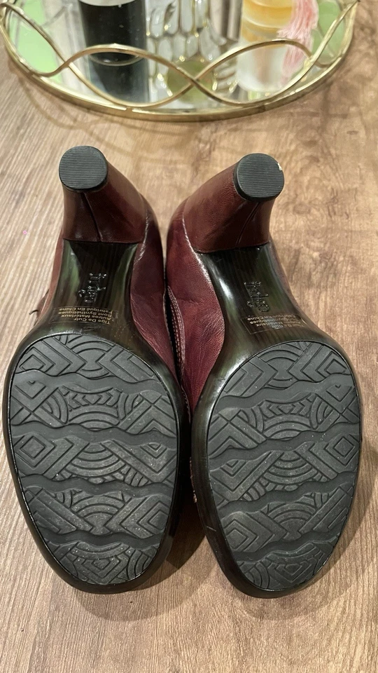 Indigo Womens Shoes 8 M Brown Leather Crisscross Straps Block High Heel Buckles - Image 3 of 4