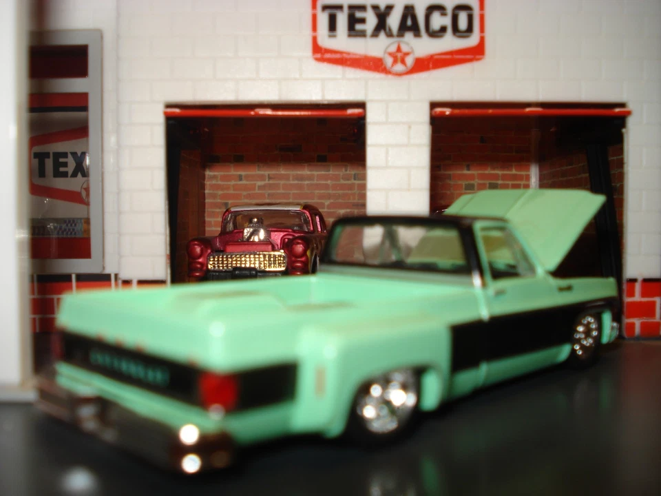 1973 CHEVROLET SILVERADO PICKUP TRUCK LIMITED EDITION EDITION 1/64 GREEN DUALLY - Image 3 of 4