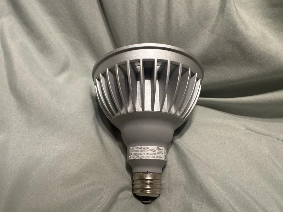 Toshiba LDRB2030WE6USD2 110 W Equivalent LED 20P38-30LFL-UP Bulb - Image 4 of 4