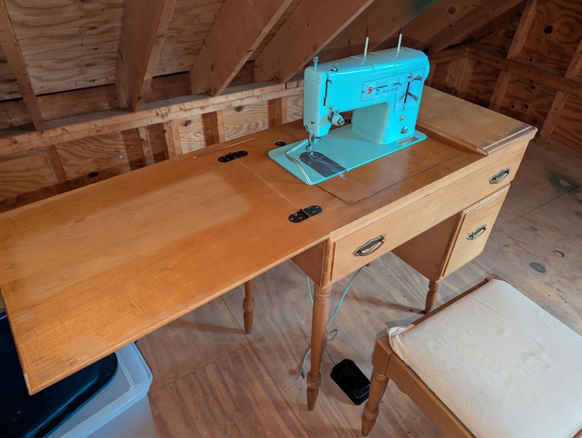 1960s Mint Green Singer Sewing machine and collapsible table plus
