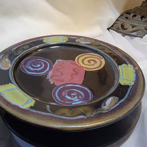 3 LASSER CERAMICS Salad Plates Marigold Poppy Pattern Signed Pottery - Set of 3 - Picture 8 of 9