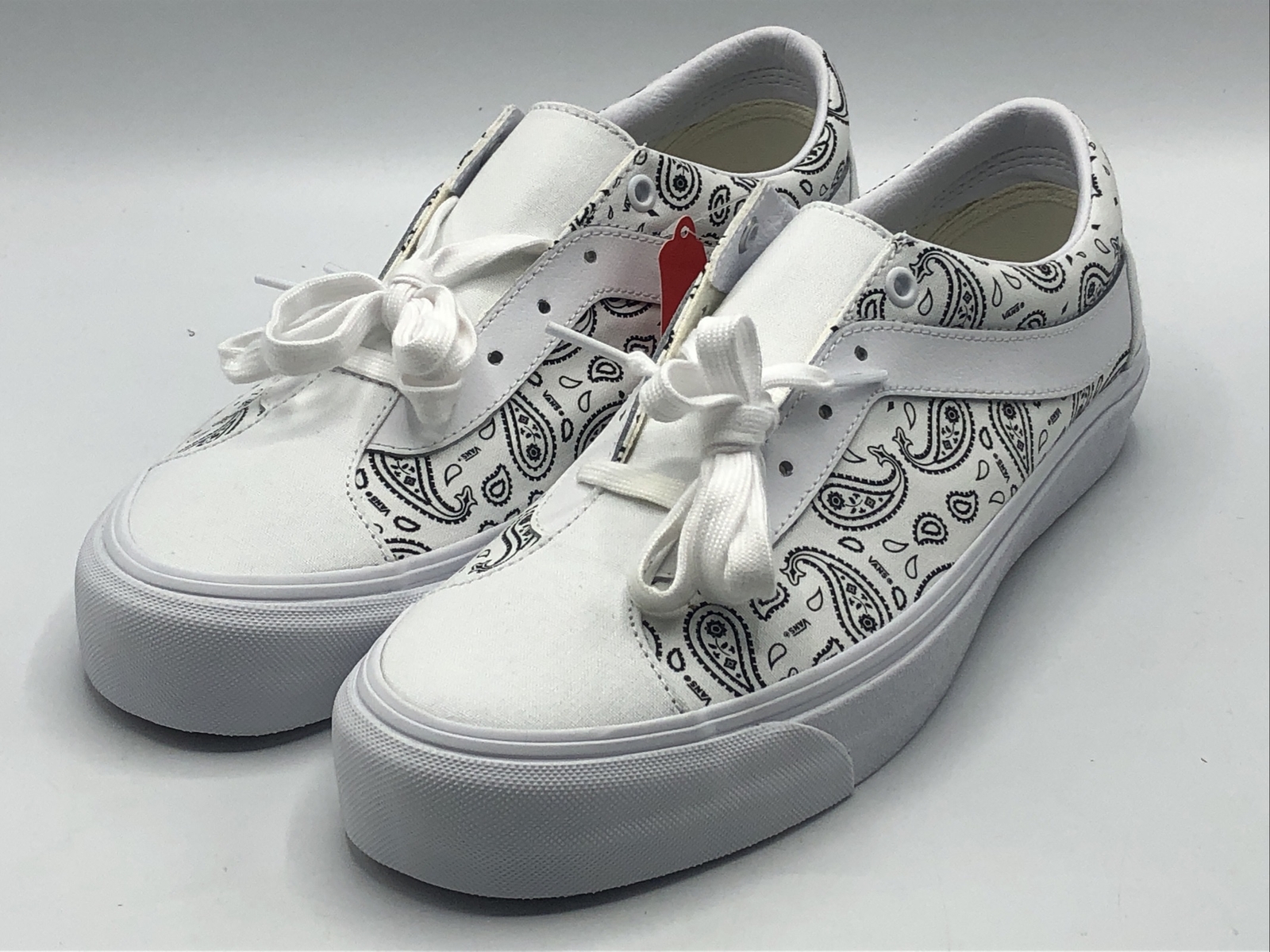 7.5 Paisley White Black Skate Shoes 