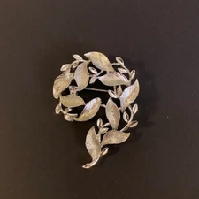 Vintage Marked Lisner Brushed and Shiny Leaf Silver Tone Brooch Pin MCM