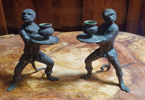 Paar antike französische Bronze (patiniert) Affenstatue Kerzenständer.