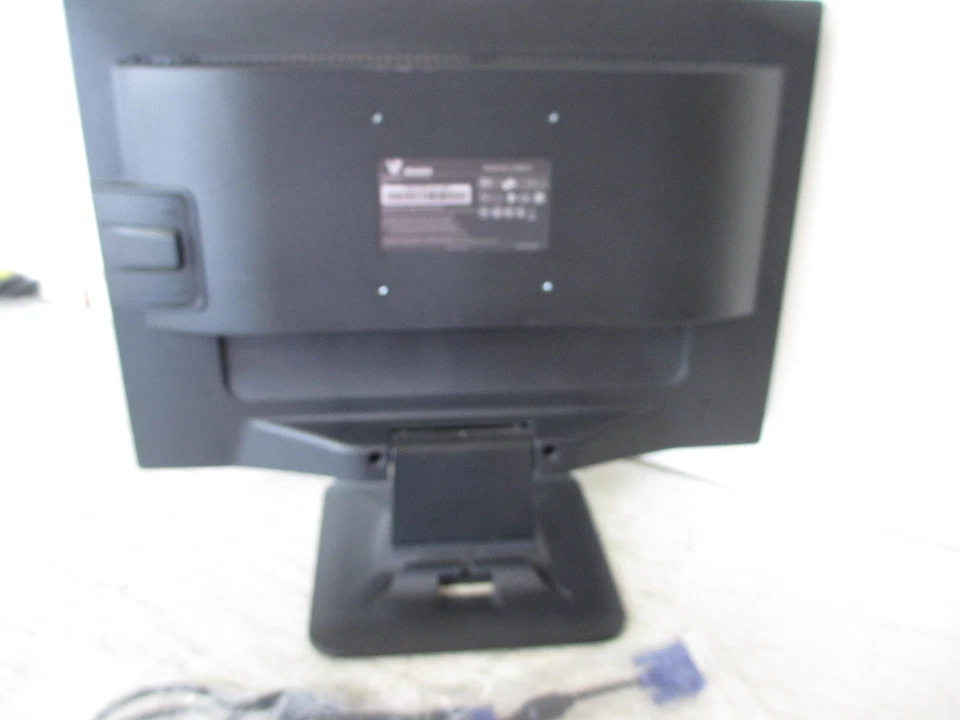V7 D19W12-N6 Black 19 Inch Widescreen LCD Monitor VGA + DVI Built-in Speaker - Image 3 of 4