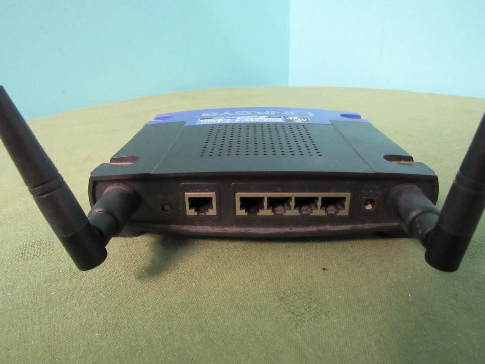 Linksys ERPRO-8 54 Mbps 6-Port 10/100 Wireless G Router (WRT54GS v7) - Image 2 of 3