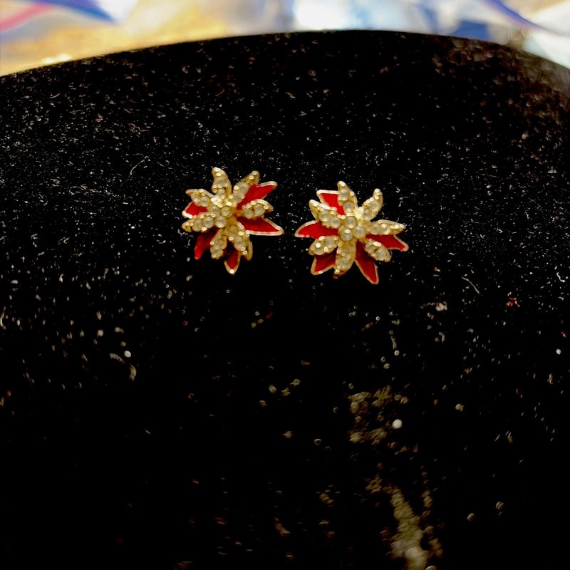 Vtg  Earrings Enamel Christmas Poinsettia Silver Tone Pierced Holiday Beauty