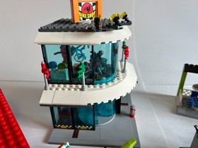 60026 LEGO&reg; City Town Square (100% complete w/ Instructions)