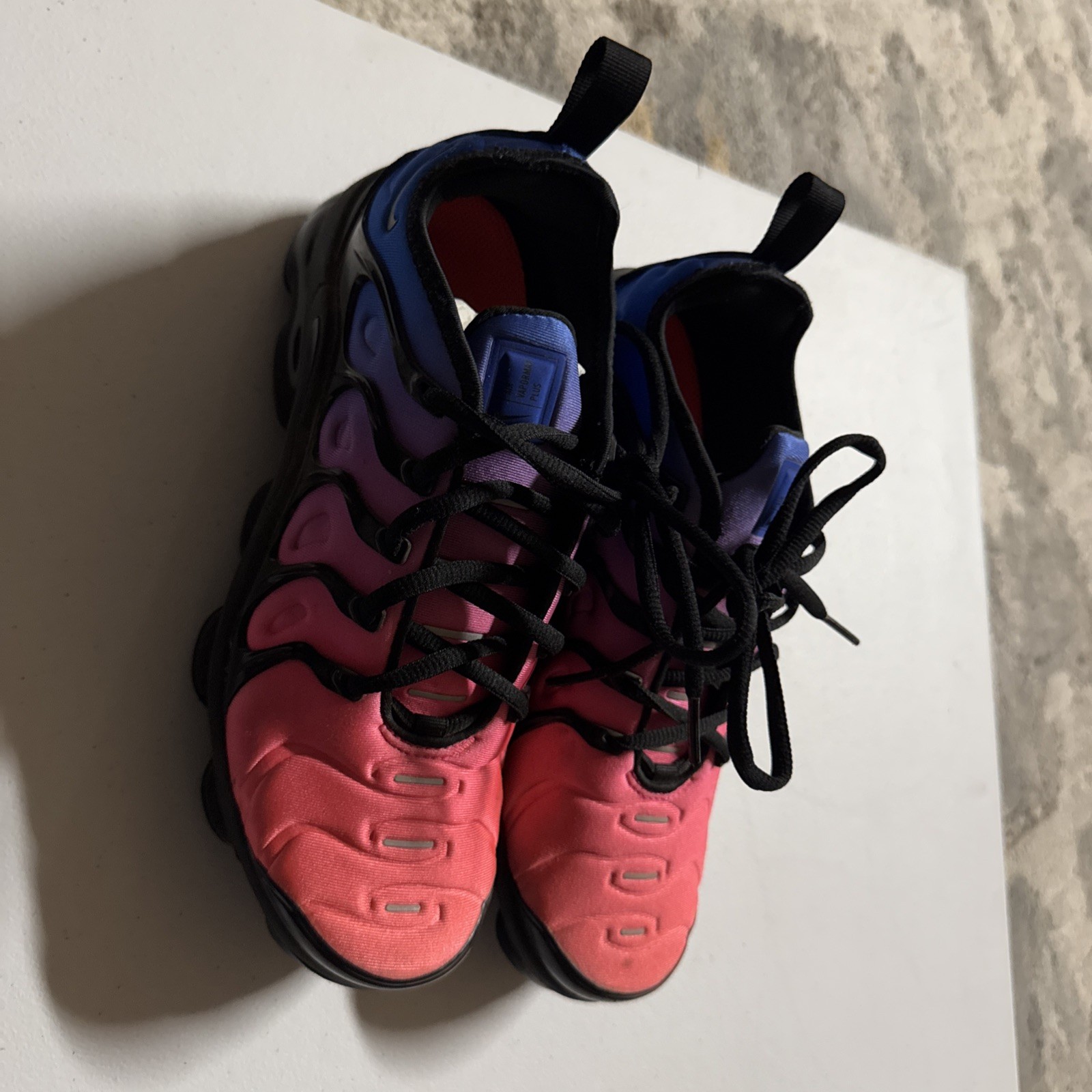 sunset vapormax plus foot locker