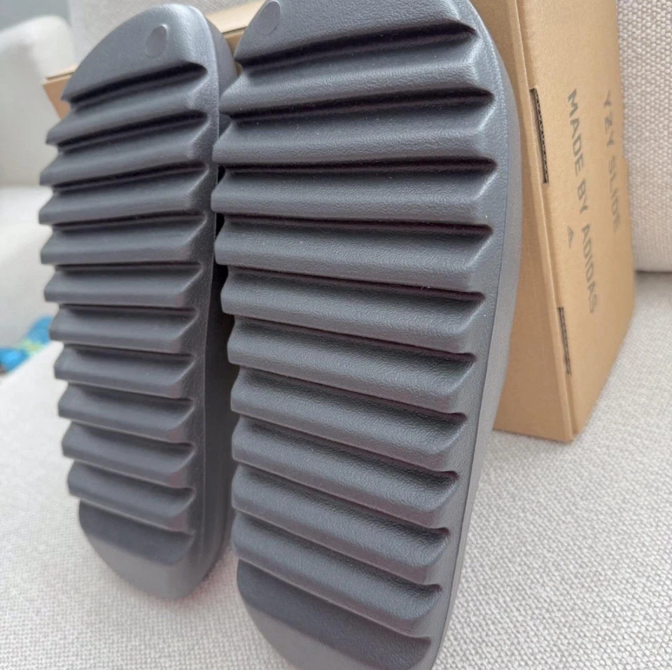 Yeezy Slide оникс мужской размер 11 (ОТЛИЧНАЯ СДЕЛКА) - Изображение 3 из 4