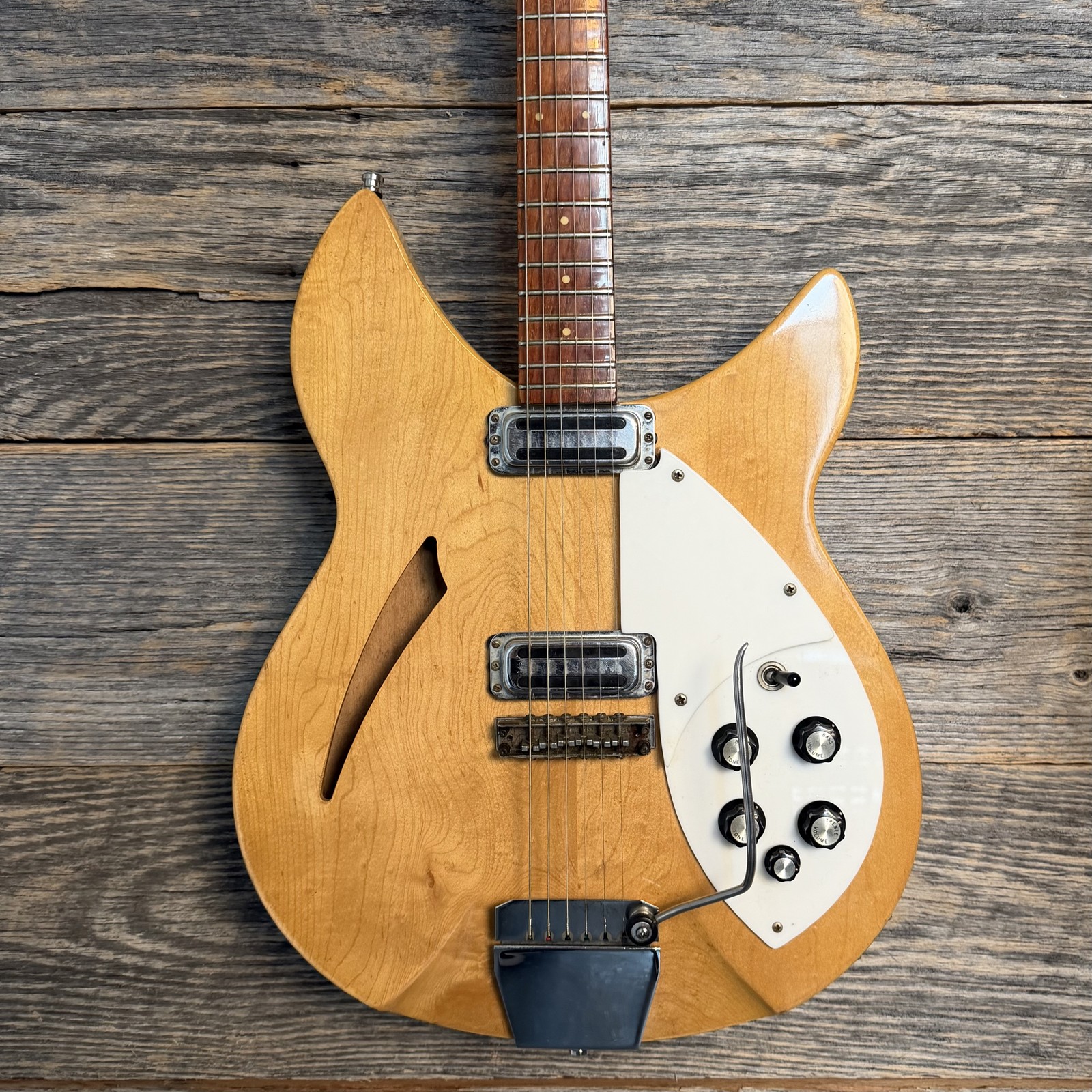 Used Rickenbacker 1966 Model 335 Mapleglo w / Case