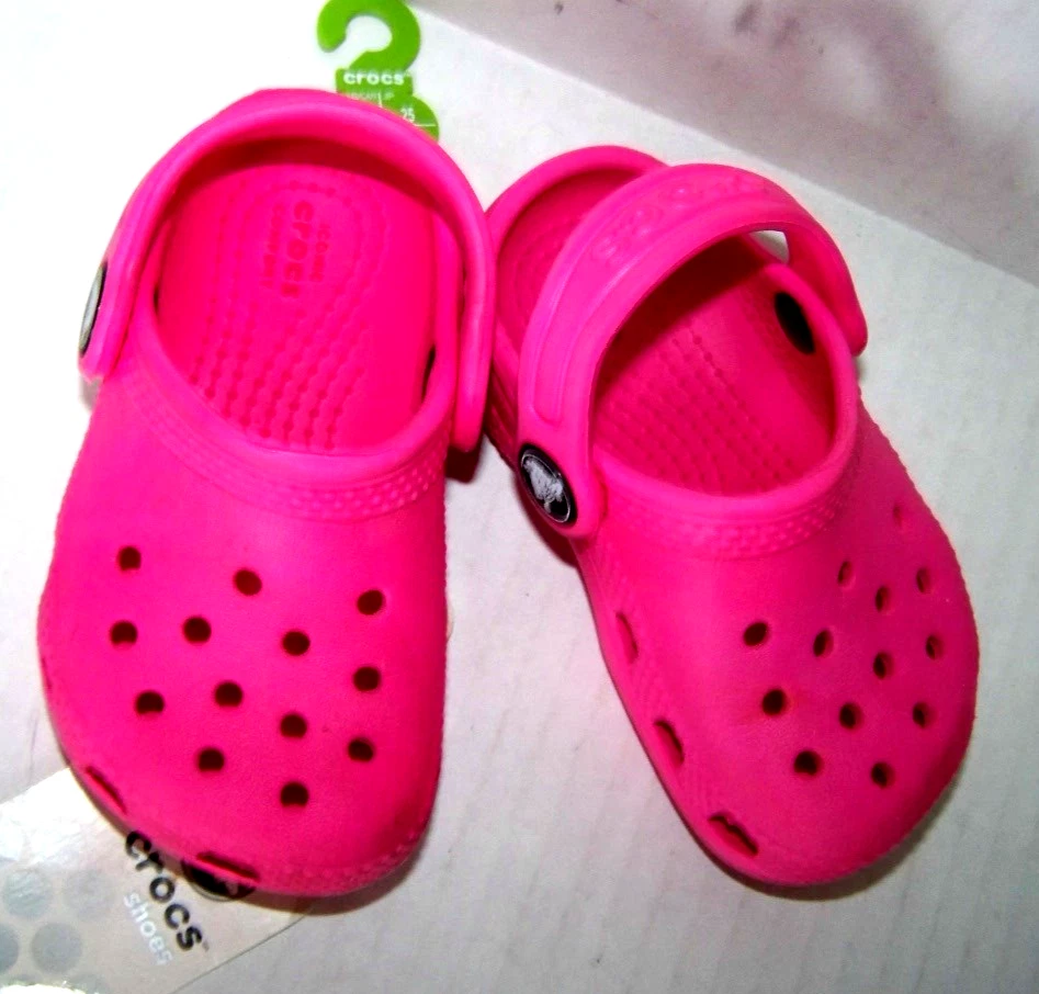 Zuecos Crocs Talla 5 Niño Pequeño Rosa Caliente Zapatos Clásicos NextToNew, ¡ver! Foto 2 de 4