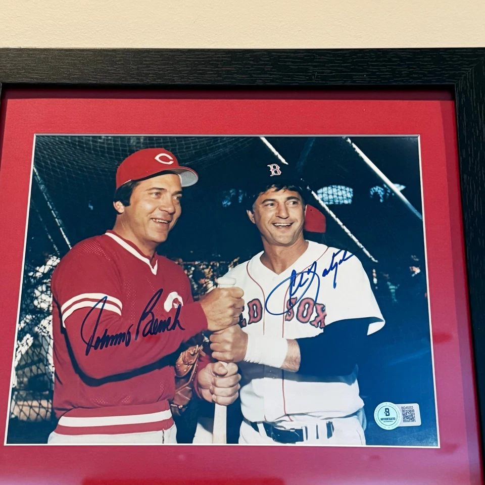 JOHNNY BENCH & CARL YASTRZEMSKI SIGNED PHOTO W/ TOPPS CARDS | BAS HOLOGRAM - Image 4 of 4