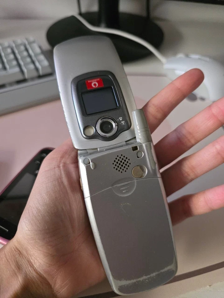 Sharp GX20 - display interno ed esterno ( non ho idea se funzioni o meno) - Immagine 2 di 4