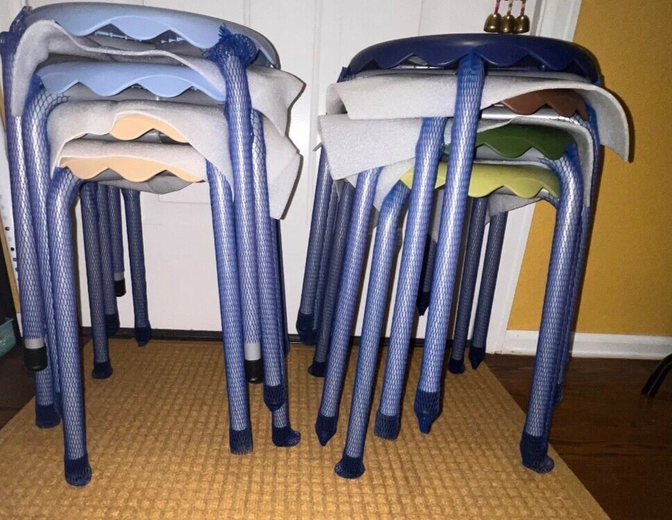 PACK DE 8 Juego de Taburetes Apilables ECR4Kids Margarita, Asientos Flexibles TONO TIERRA Foto 3 de 4