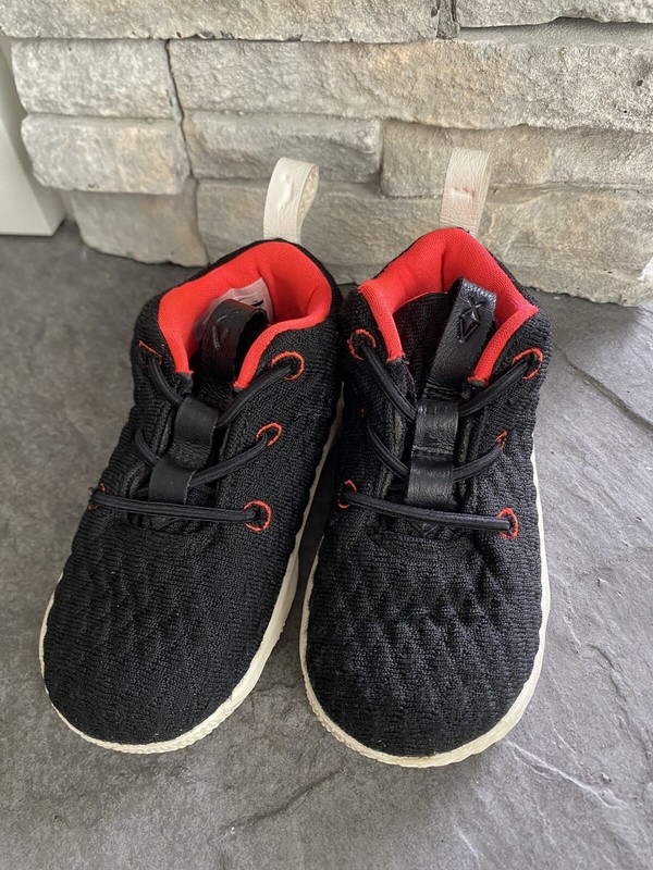 EUC Nike TODDLER LEBRON XV (TD) Black White Sneakers Elastic Shoelace Size 7C