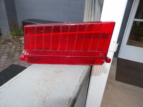CADILLAC REAR RIGHT MARKER TURN LIGHT LAMP LENS REFLECTOR HOUSING 1971 1972 OEM - Picture 5 of 8