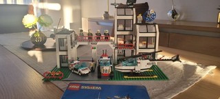 LEGO System Town 6398 QG de la police commissariat avec véhicules et notice
