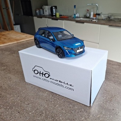OT932 UVI Peugeot 208 GT Otto 1:18 blau gebraucht verpackt