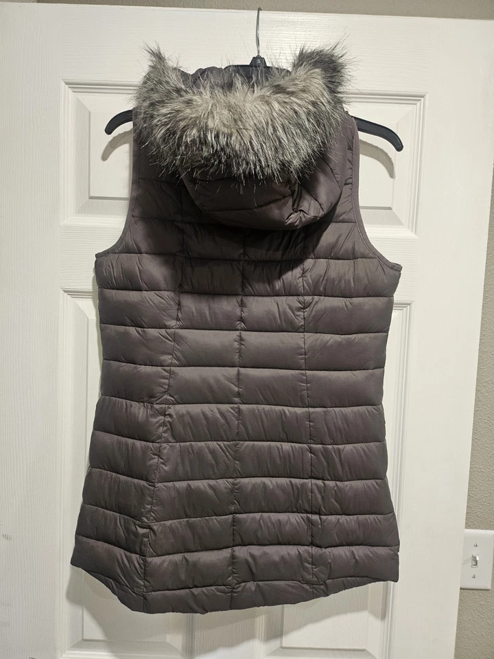 COLUMBIA женщин Omni тепла пуховик молнии длинный жилет с капюшоном искусственного меха отделки серо-коричневый маленький - Изображение 2 из 3