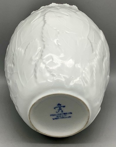 VTG Furstenberg Germany White Glazed Porcelain “Leaf Motif” Relief Vase 6” H - Picture 12 of 13