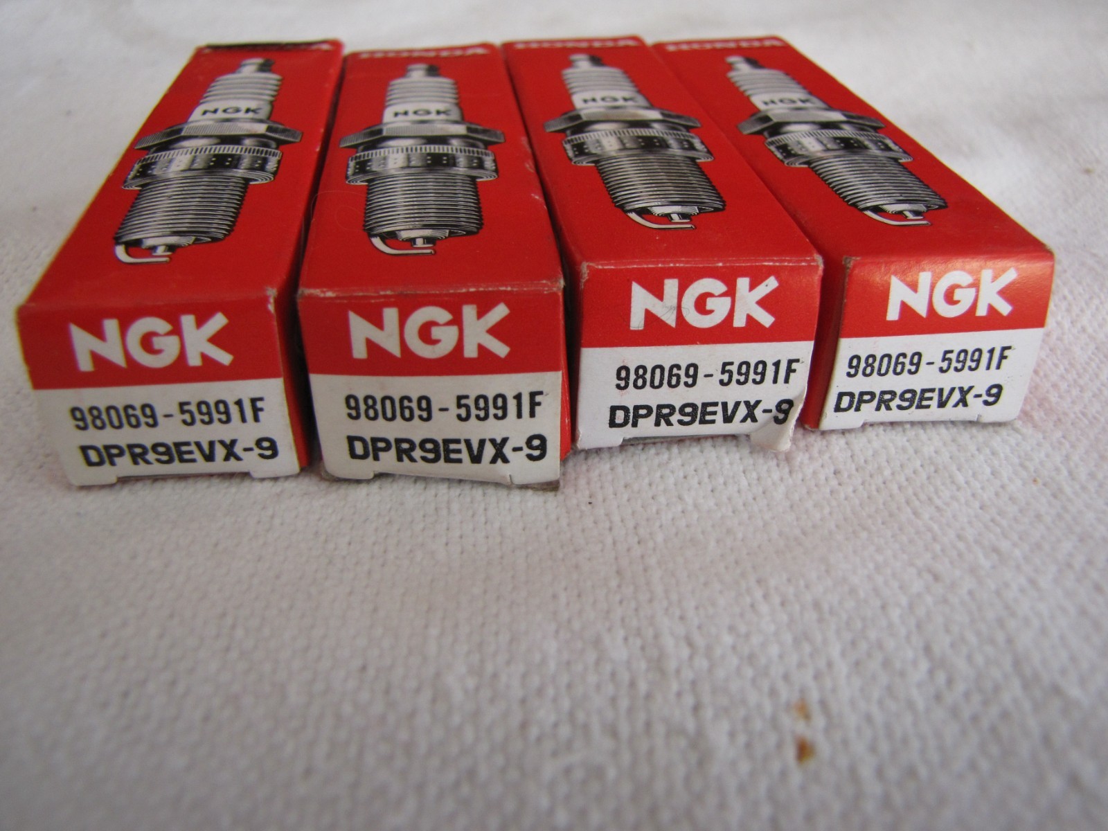 Honda CB 1100/900/750 F, VTR1000 Honda Spark Plugs 98069-5991F NGK DPR9EVX-9