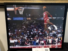 Michael Jordan Chicago Bulls Signed Autographed 16x20 Gatorade Action Photo UDA