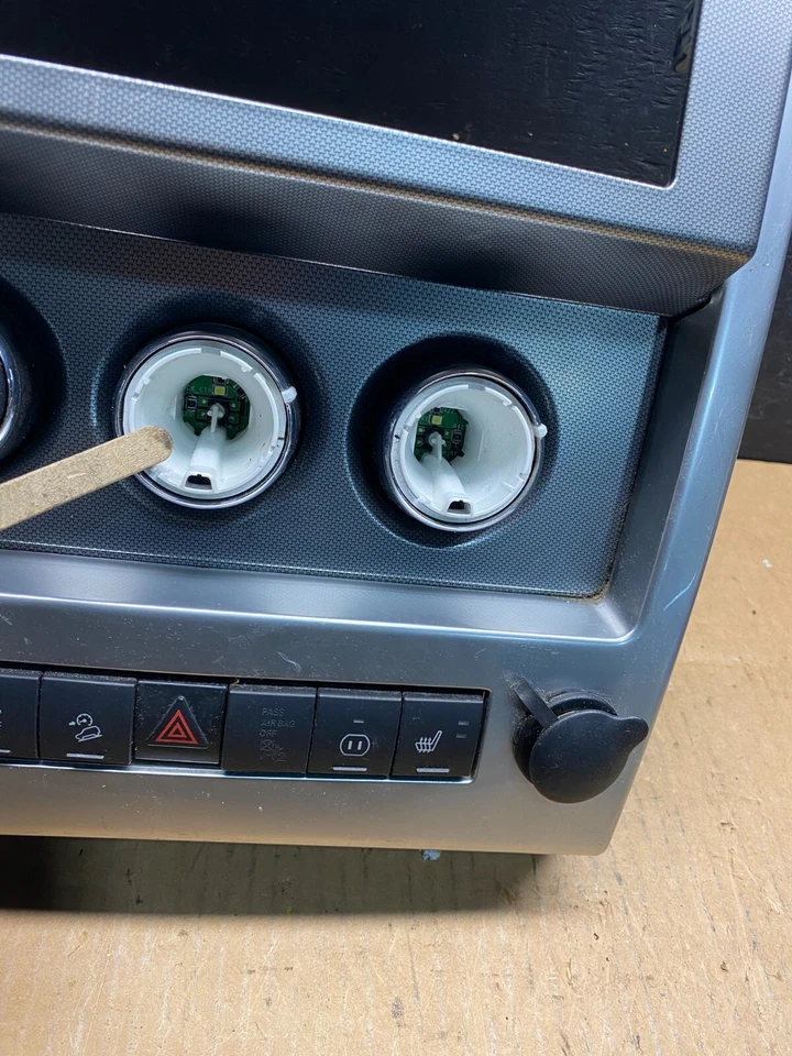 Jeep Liberty 2008 a 2012 tablero control de temperatura climático radio bisel N2888 DG Foto 2 de 4