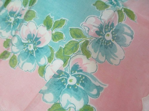 Vintage 4 Handkerchiefs printed Flowers purple turquoise gray green pink - Picture 4 of 5