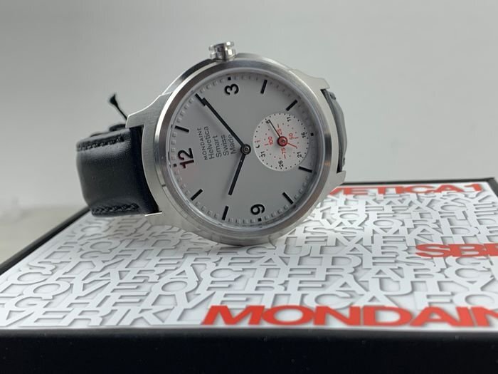 MONDAINE WATCH HELVETICA NO1 SMARTWATCH