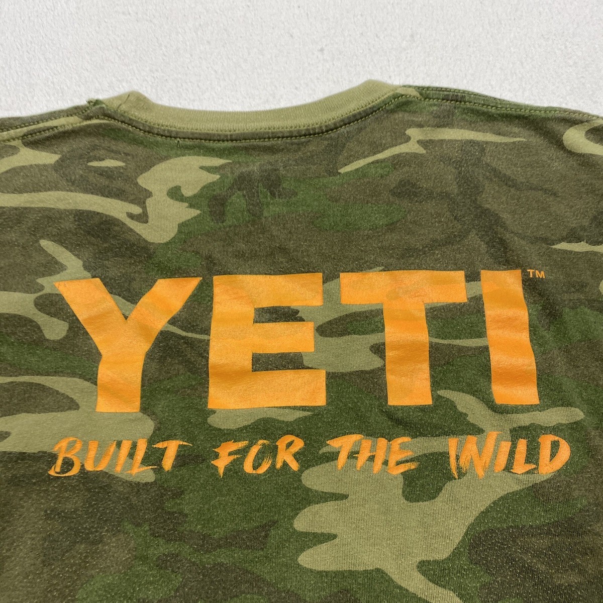 YETI Camo T Shirt Medium Green Orange Short Sleeve