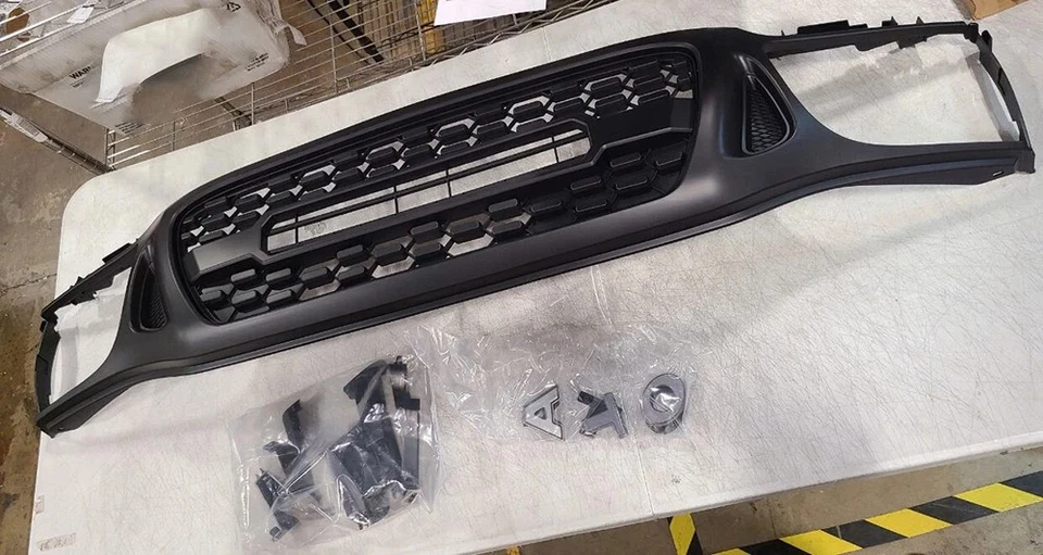 Parrilla superior del parachoques delantero para Toyota Tacoma 2001-2004 negro mate Foto 2 de 4