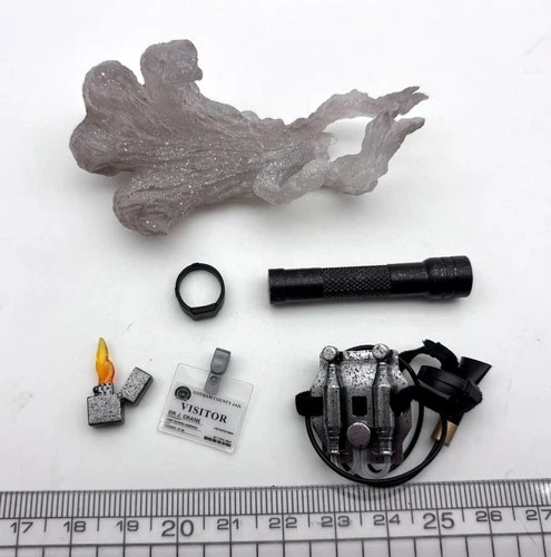 Hot Toys 1/6 Scale MMS801 Batman Begins Scarecrow - Accessories