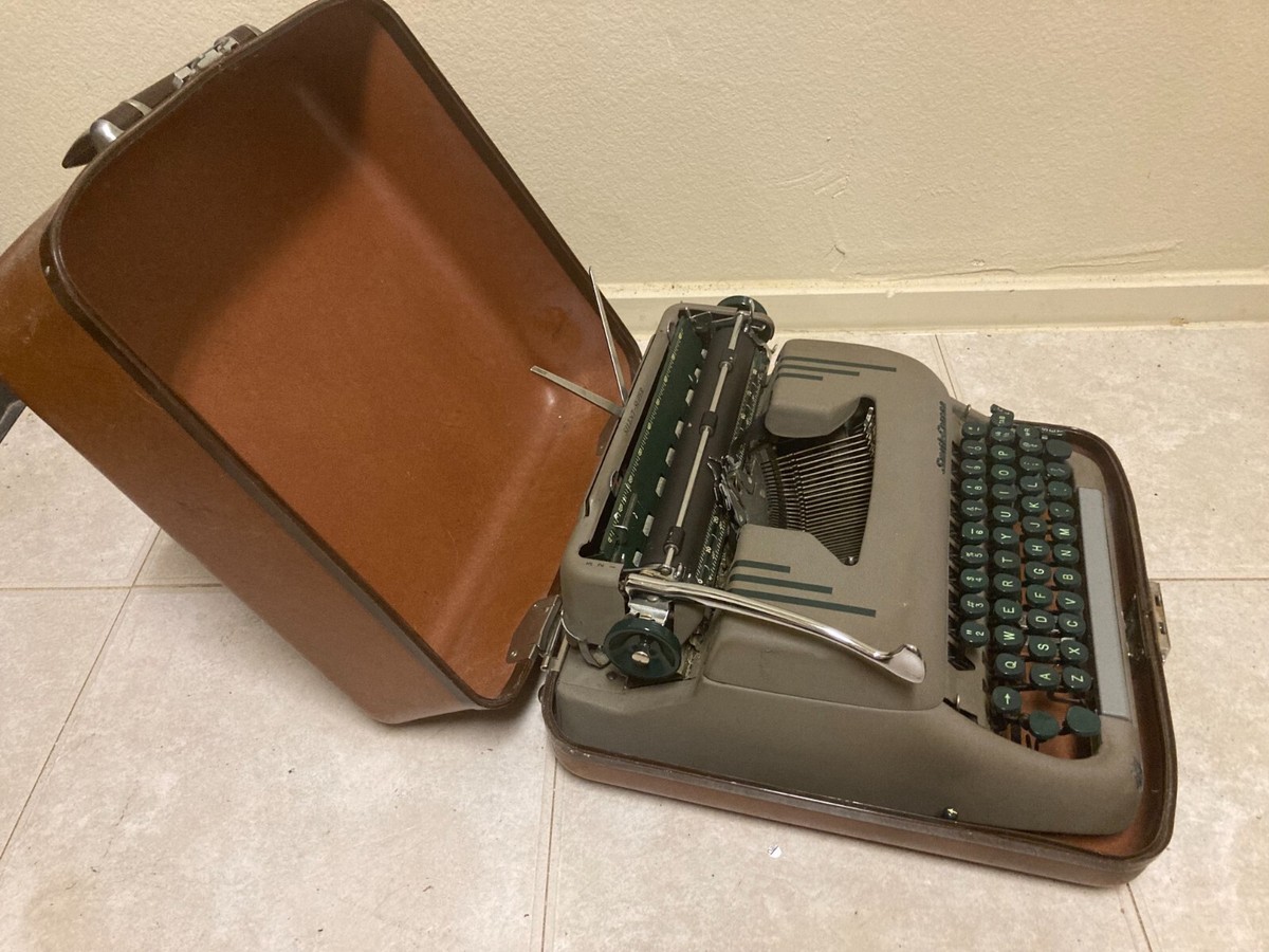 完動品　Smith Corona SILENT-SUPER コロナタイプライター 完動品 Smith Corona SILENT-SUPER コロナタイプライター 1957年