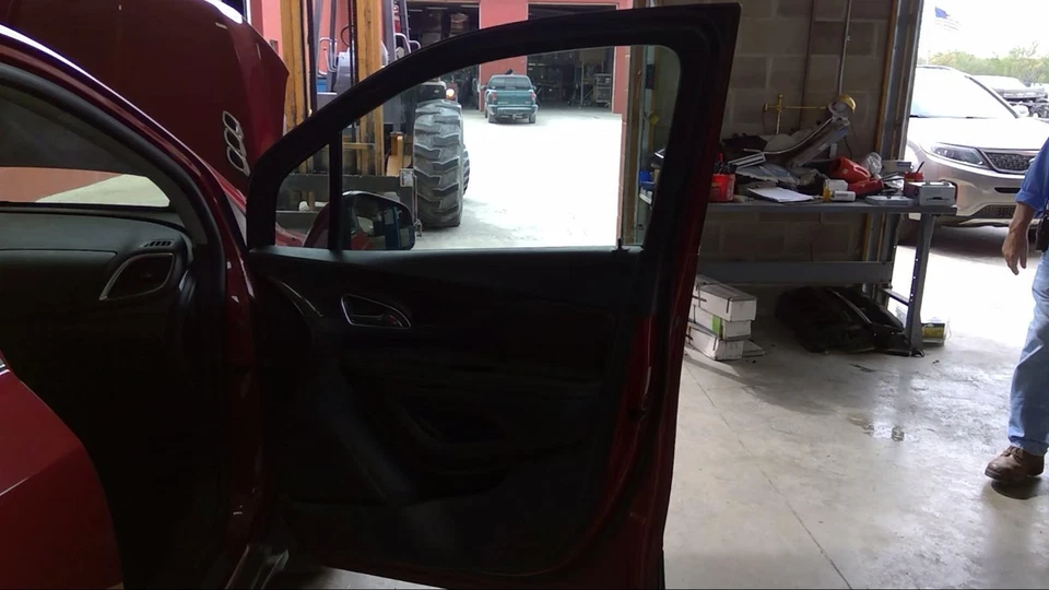 Used Front Left Door Interior Trim Panel fits: 2014 Buick Encore  Grade A Foto 3 de 4