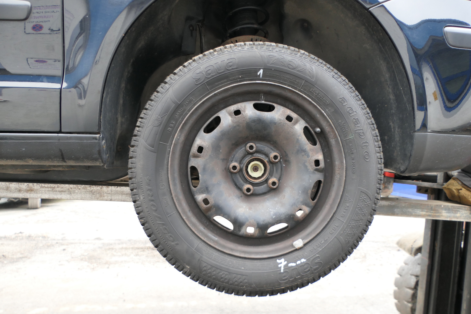 2x Fabia Polo Cerchioni Pneumatici 165/70 R14 81T Invernale CORTA + 5jx14H2...