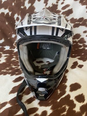 Bilt Amped DOT FMVSS NO 218 Motorcycle Helmet Black & White Size S W/Bag