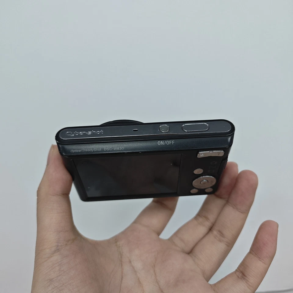 Sony Cyber-shot DSC-W830 20.1MP 8X Optical Zoom Compact Digital Camera - Image 4 of 4