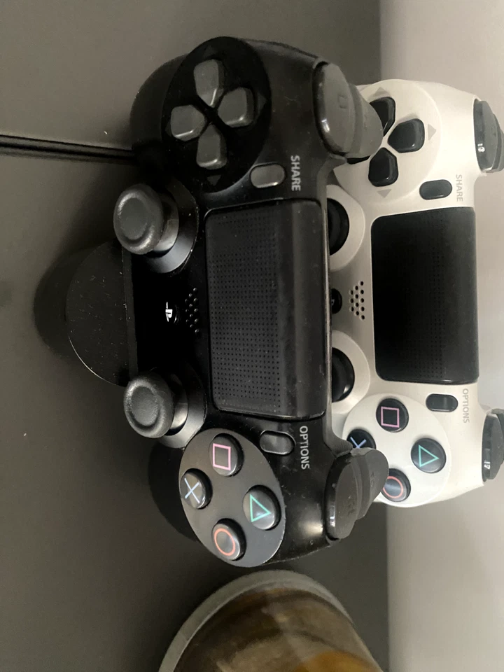 PS4 Destiny 2 Limited Edition + 2 Controllers + Charging Dock - Bild 2 von 3