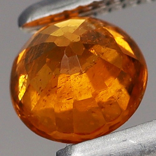 Piedra preciosa granate espesartita naranja natural redonda de 4,5 mm de ancho 0,62 quilates Namibia, África - Imagen 2 de 4