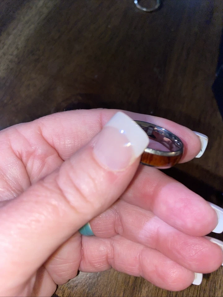 Anillo Joyería Tres Llaves Madera Tonificada Marrón Foto 3 de 4