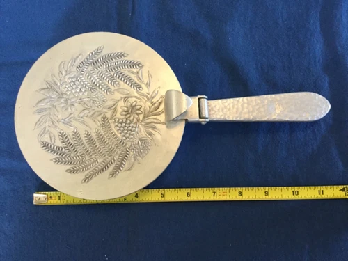 Vintage CANTERBURY ARTS Silent Butler ash crumb catcher Hammered Aluminum