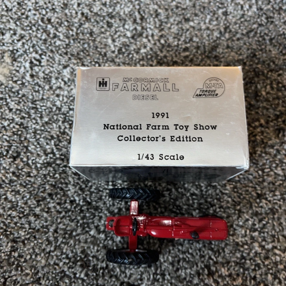 Ertl 1:43 IH Mc Cormick Farmall Super M-TA Diesel 1991 National Farm Toy Show - Image 4 of 4