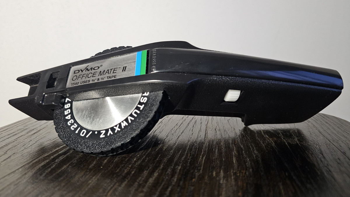Dymo 1575 Black Executive 3 Tapewriter Label Maker In Case Dymo 1575 Black Executive 3 Tapewriter Label Maker In Case