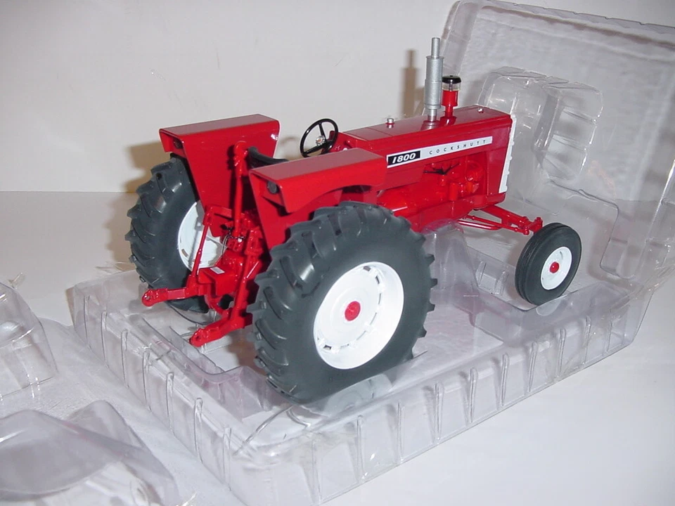 1/16 Cockshutt 1800 Wide Front Tractor NIB! 2015 WNAX 93 Years of Broadcasting! - Image 3 of 4