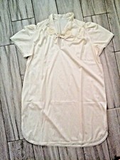Vintage Ivory Short Sleeve Lace Trimmed Nylon Short Nightgown   Size M