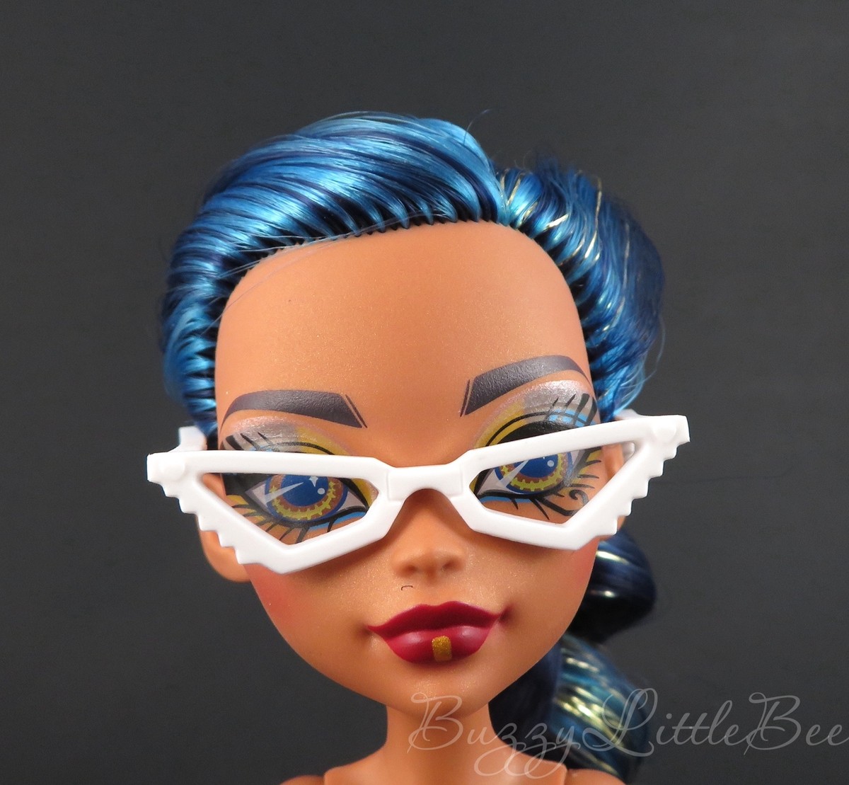 Monster High Doll G3 Ghoulia Yelps Skulltimate Neon Frights White