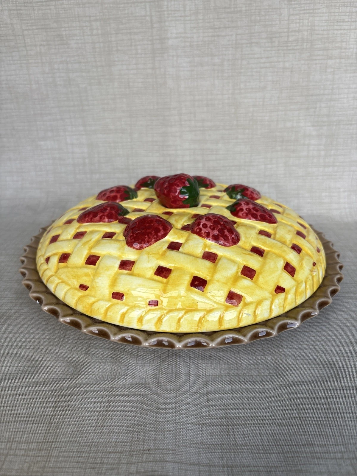 Ceramic PIE DISH WITH Strawberry PIE COVER 9” STRAWBERRY Pie Safe