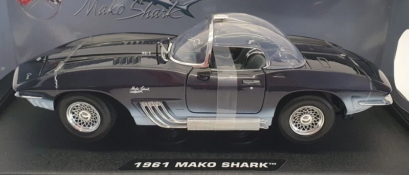 Motor Max 1/18 Scale Diecast 73102 - 1961 Chevrolet Stingray Mako Shark - Image 2 of 4